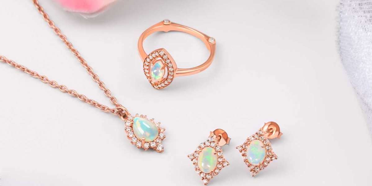 Jewel Up this Valentine season with opal Ring
