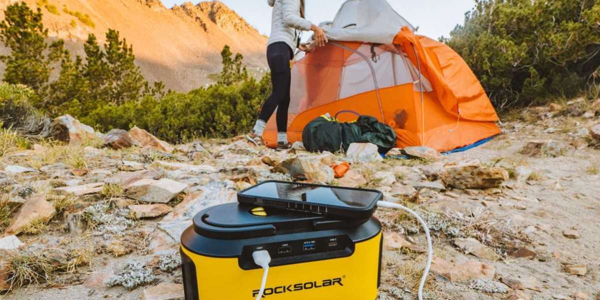 Benefits of Solar-Powered Portable Power Stations for Camping and Hiking