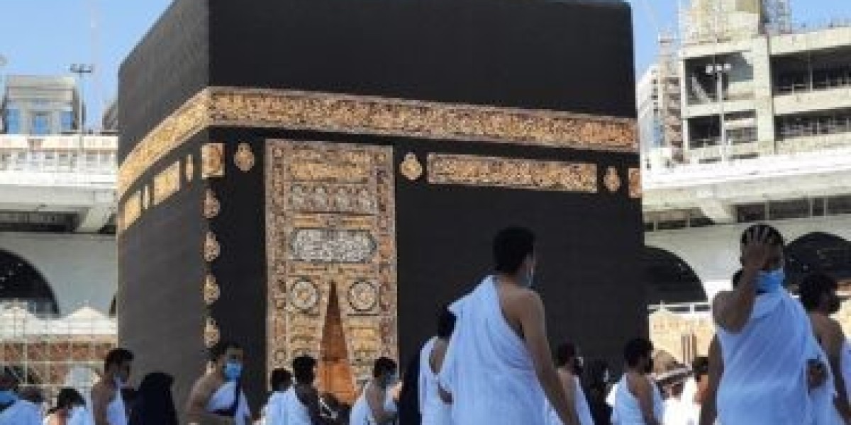 Umrah Guide 2023: Best Time, Visa, Accommodation, Essentials, and More