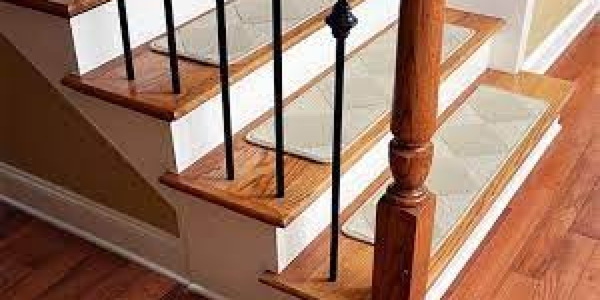 Choosing a Curved Staircase for an Impressive Focal Point