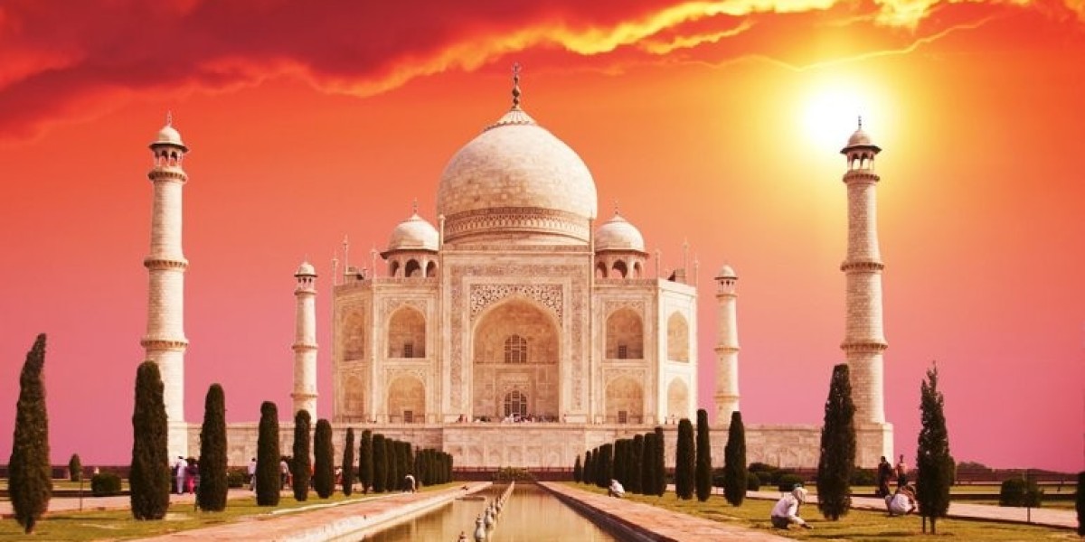 Exploring the Wonders of the Delhi-Agra Same-Day Tour