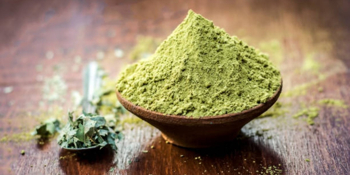 Discover the beauty benefits of Henna powder